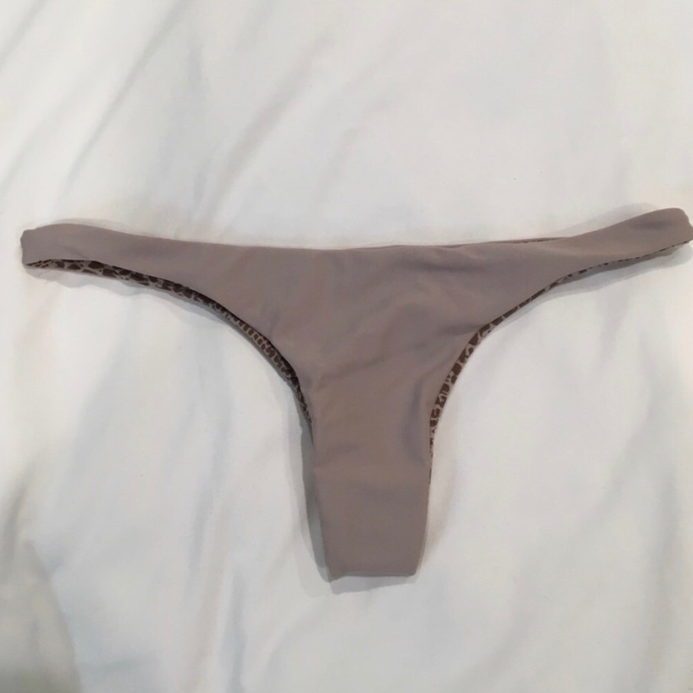 Acacia bottoms